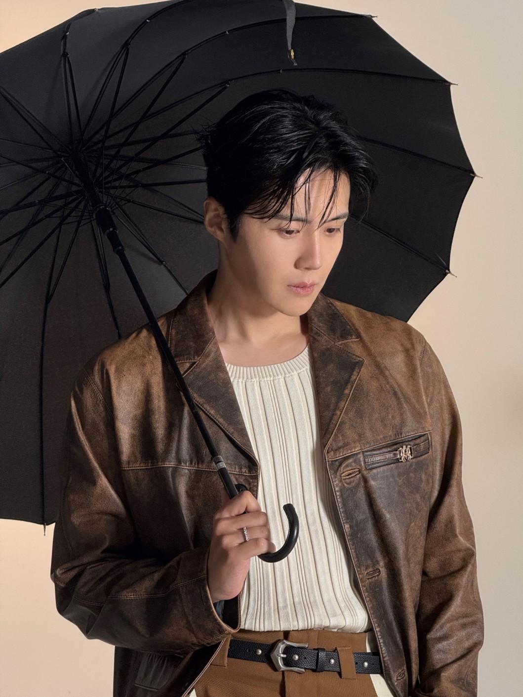 Behind-the-scenes cut of Kim Seonho