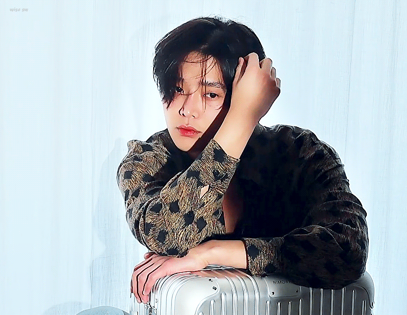 Behind-the-scenes cut of Rowoon