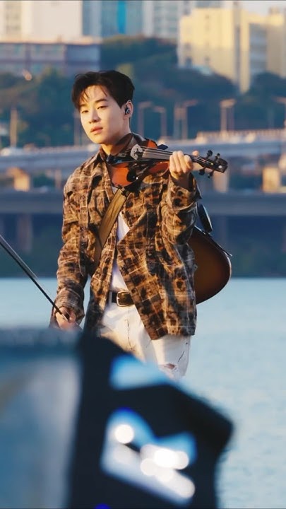 Behind-the-scenes cut of Henry