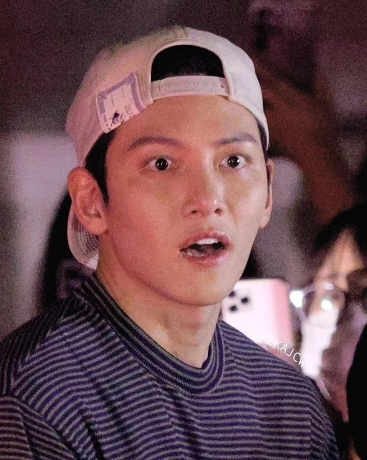 粉絲拍下的池昌旭瞬間