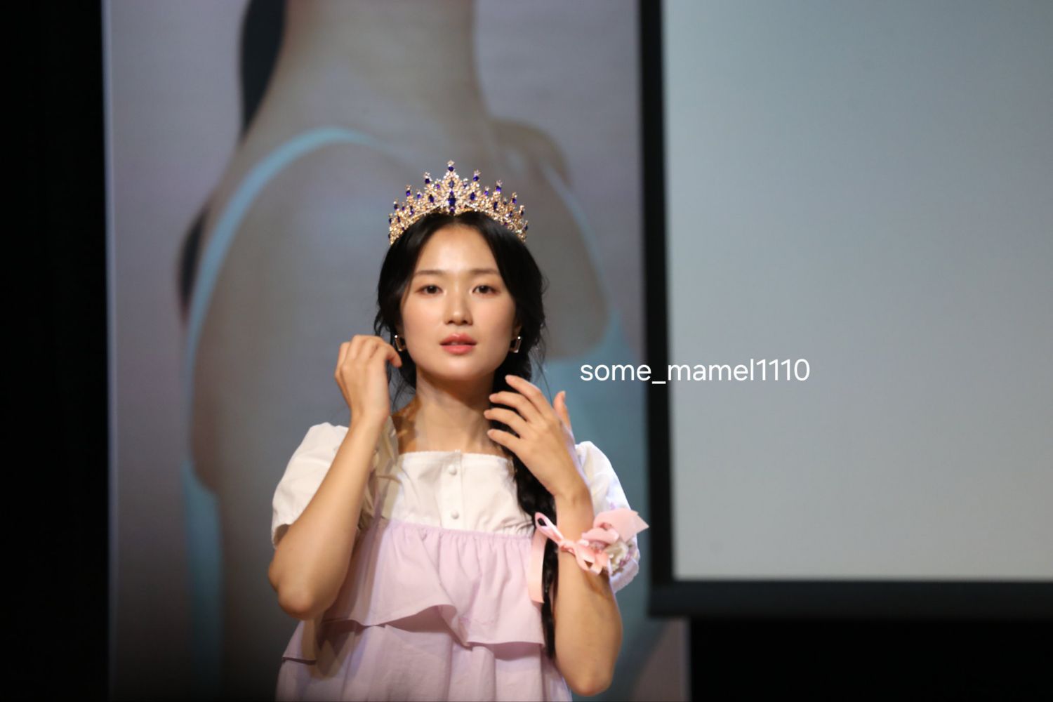 Behind-the-scenes cut of Kim Hyeyoon