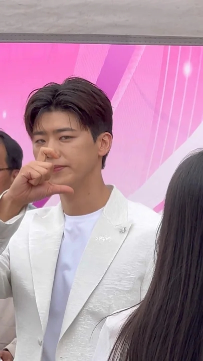 Representative background image loved by Park Jihyeon fandom