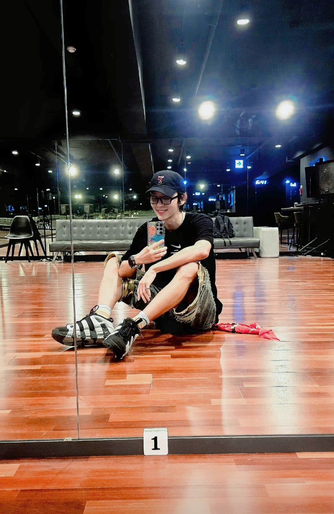 A moment captured by a fan of Lee Joongi