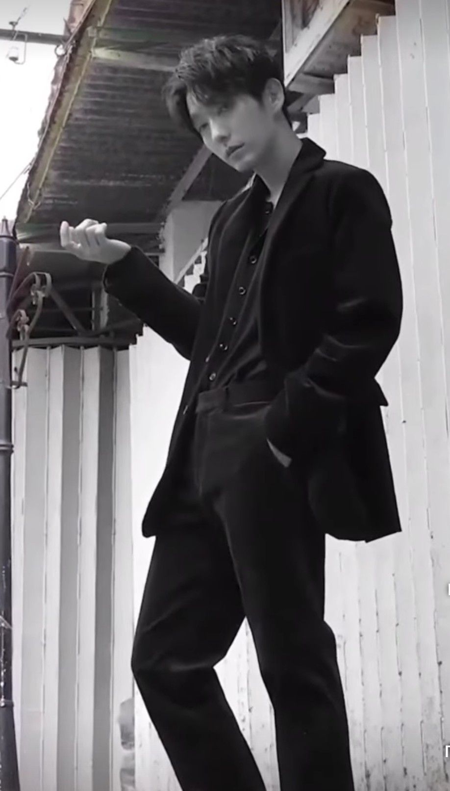 A moment captured by a fan of Lee Joongi