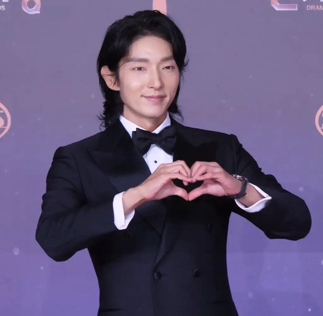 A moment captured by a fan of Lee Joongi