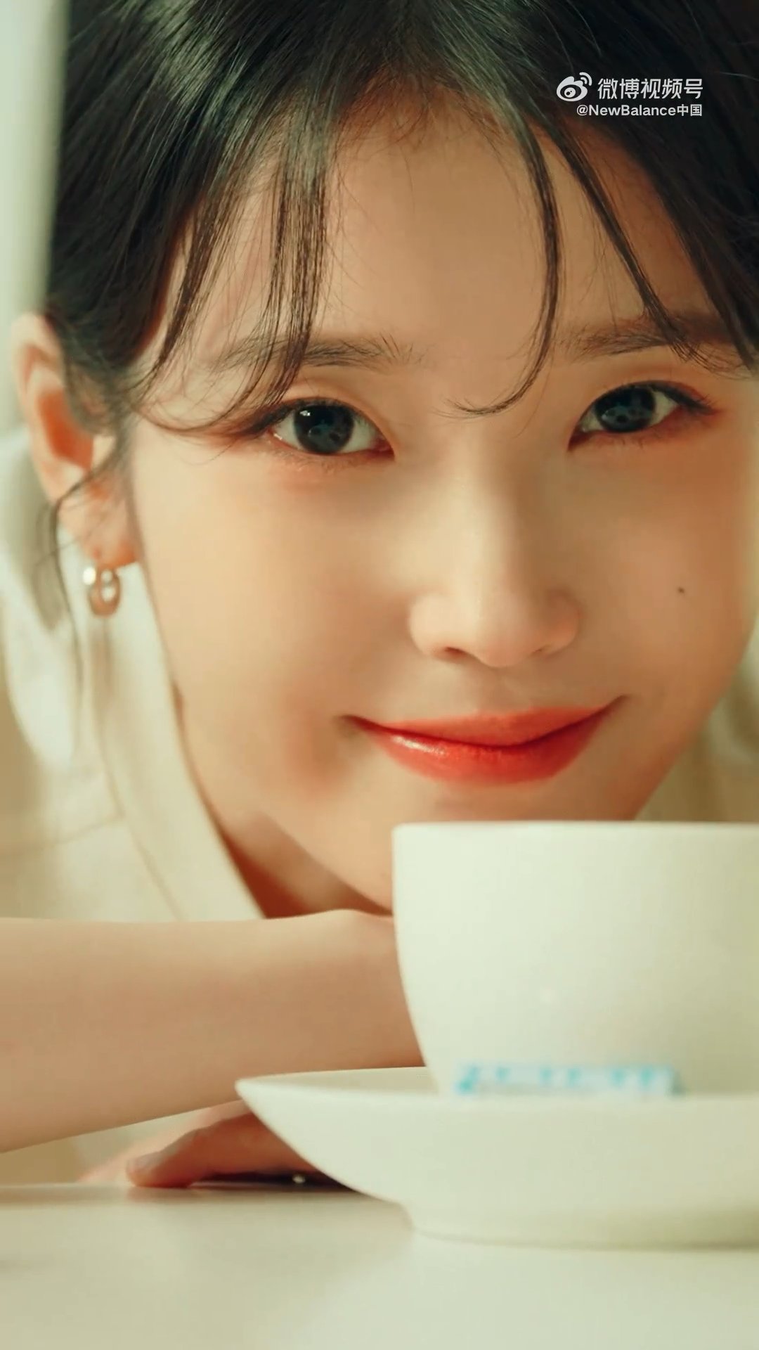 아이유 팬덤이 사랑하는 대표 배경 이미지