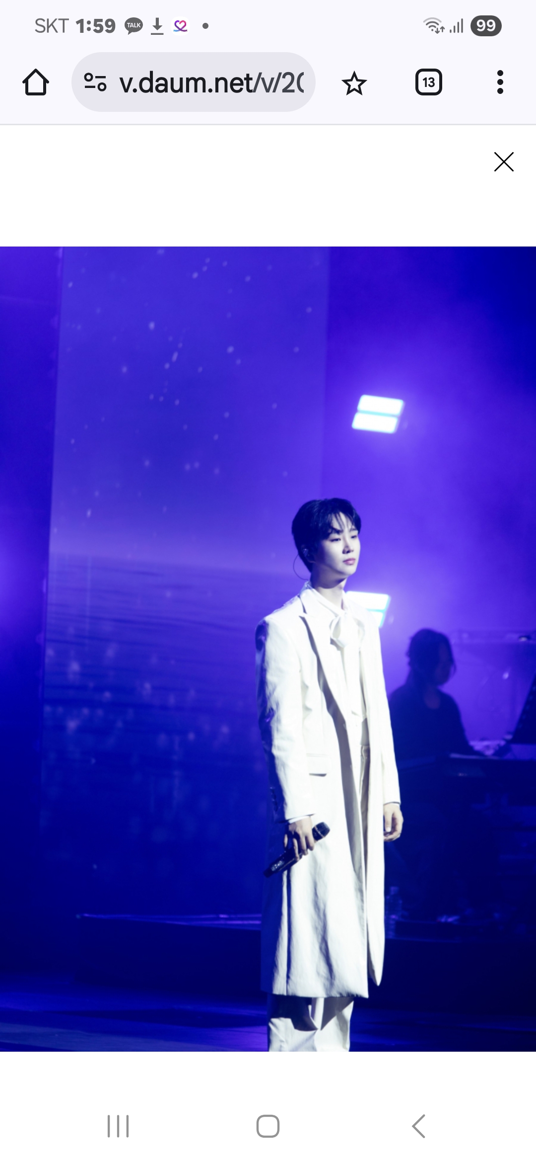 A moment captured by a fan of Song Minjun