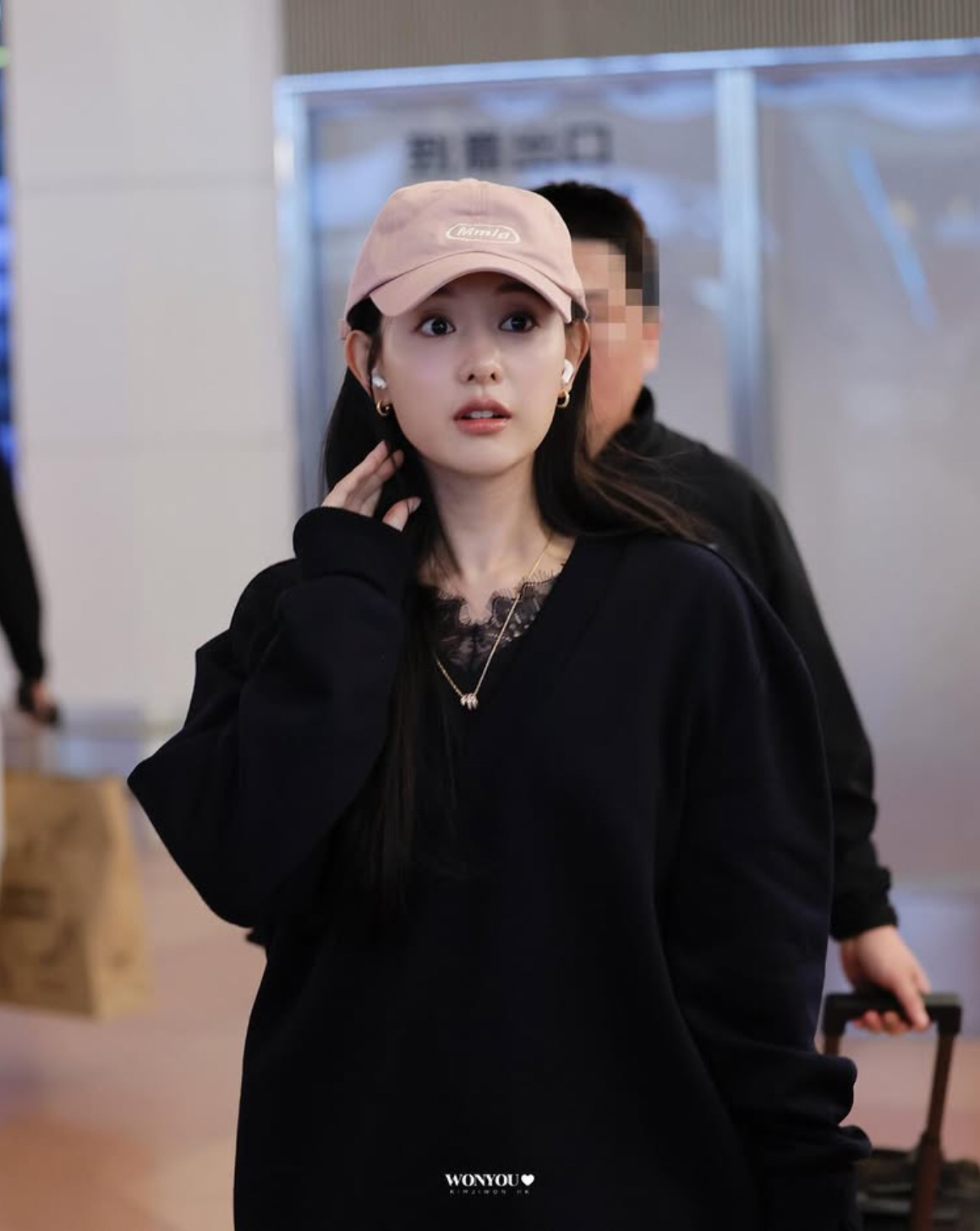 A moment captured by a fan of Kim Jiwon