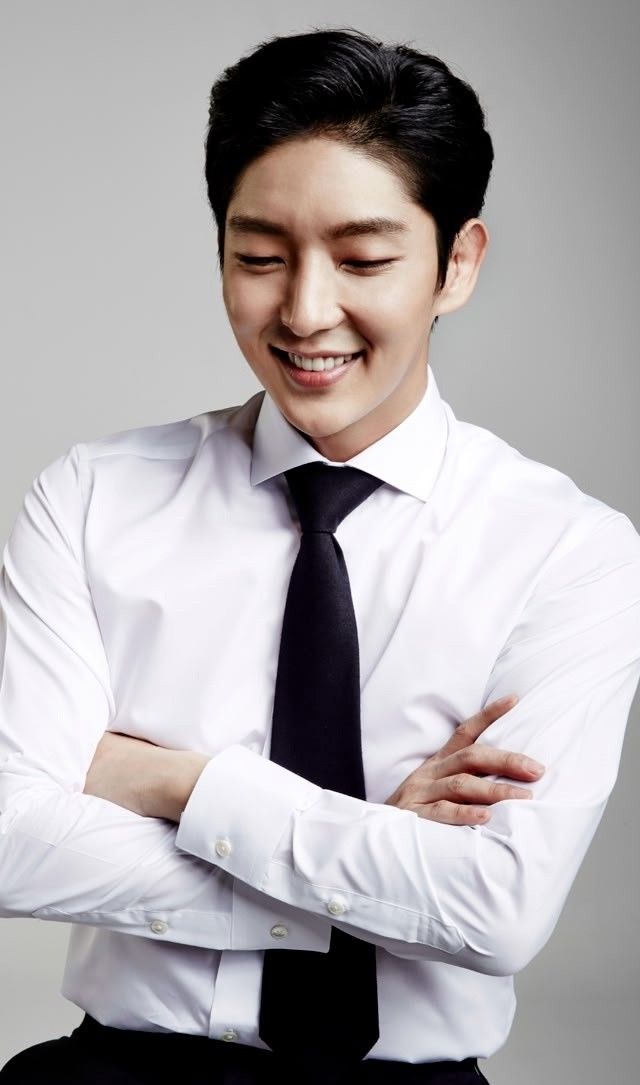 A moment captured by a fan of Lee Joongi