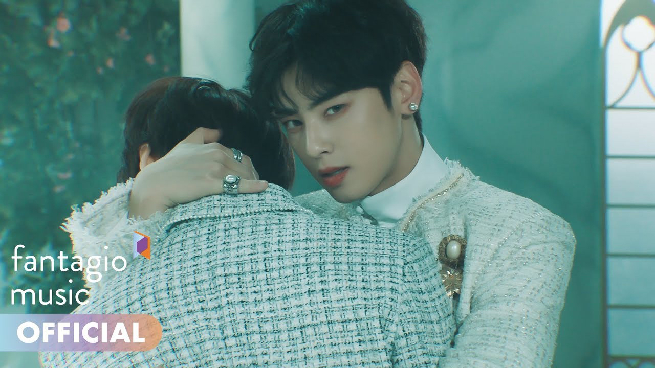 A moment captured by a fan of Cha Eunwoo