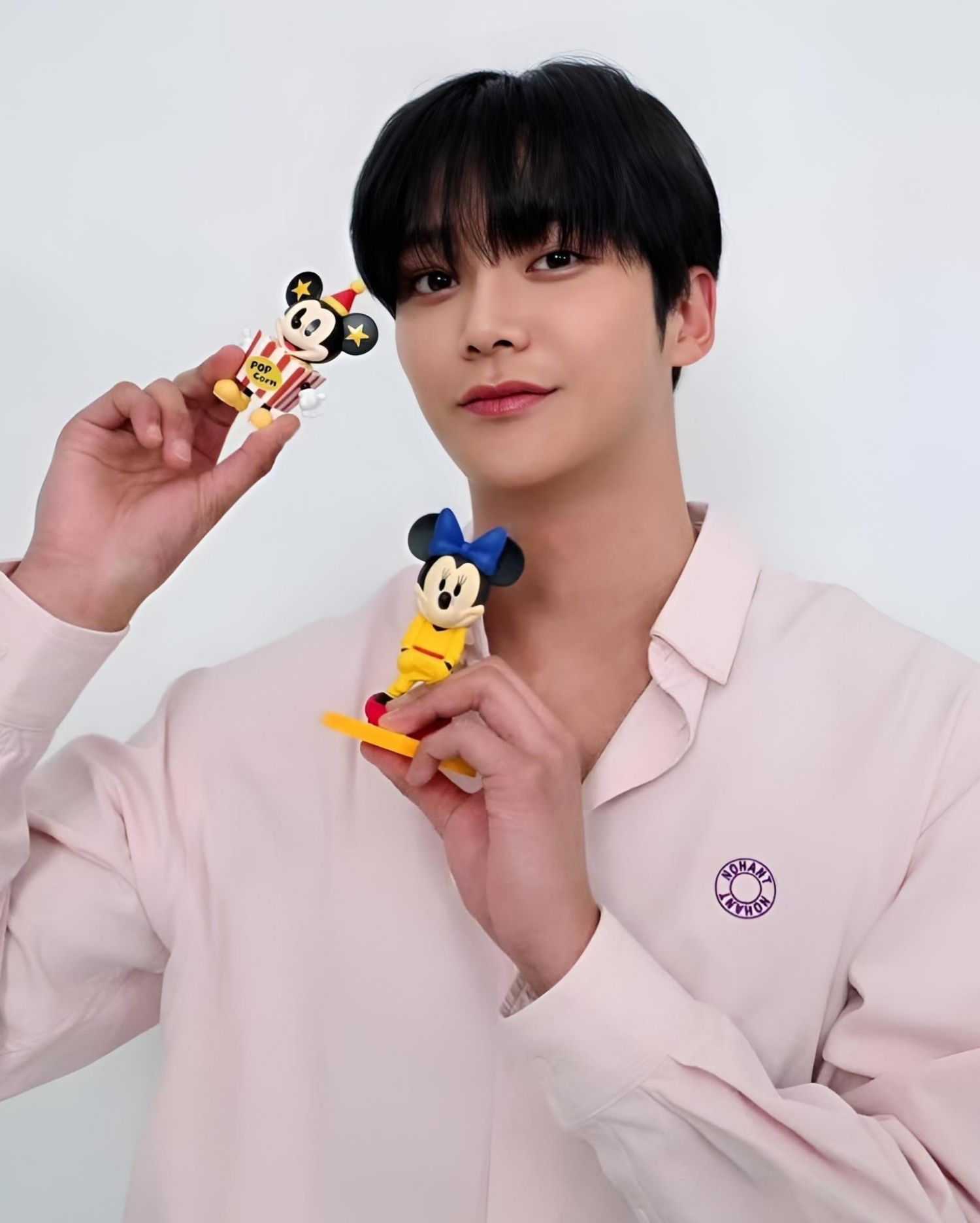 Behind-the-scenes cut of Rowoon