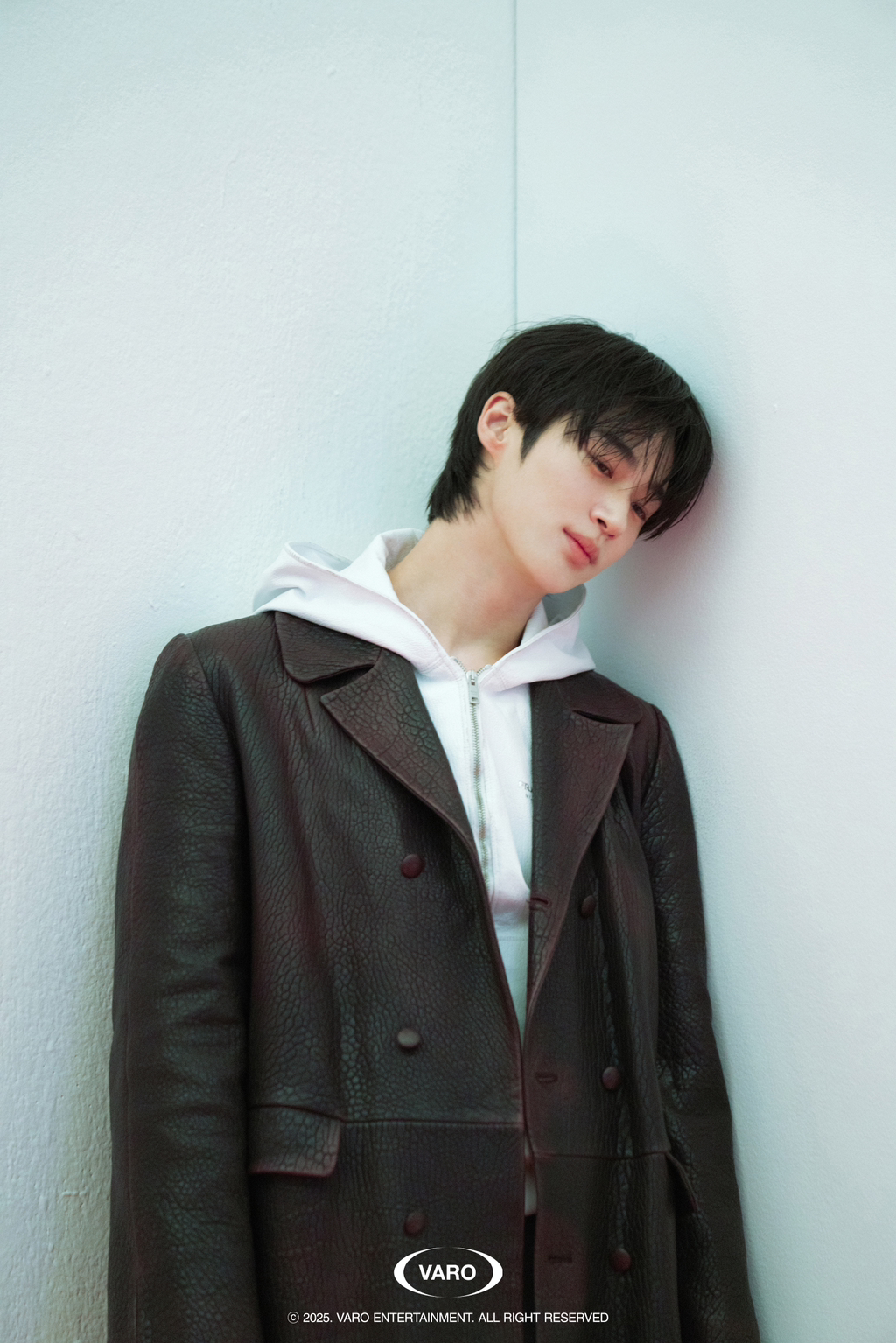 Behind-the-scenes cut of Byeon Wooseok