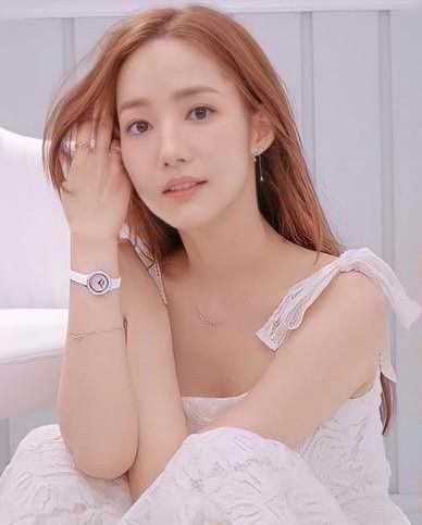 Behind-the-scenes cut of Park Minyoung