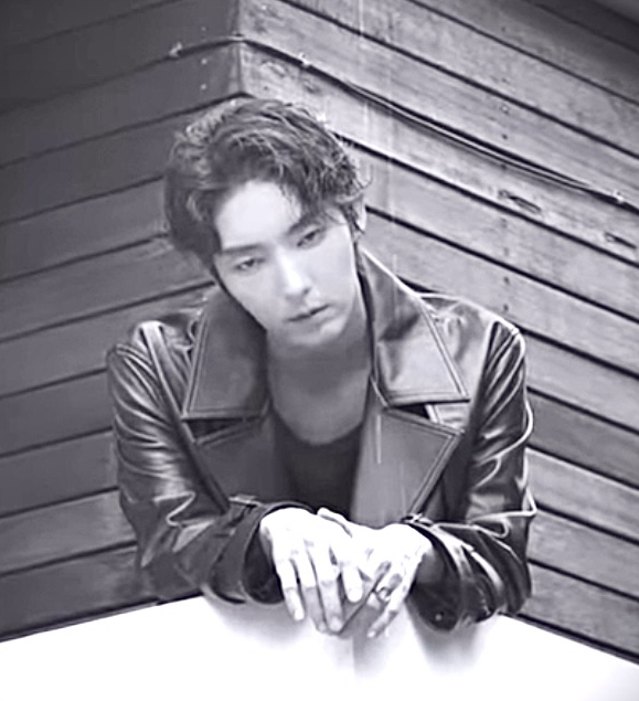 A moment captured by a fan of Lee Joongi