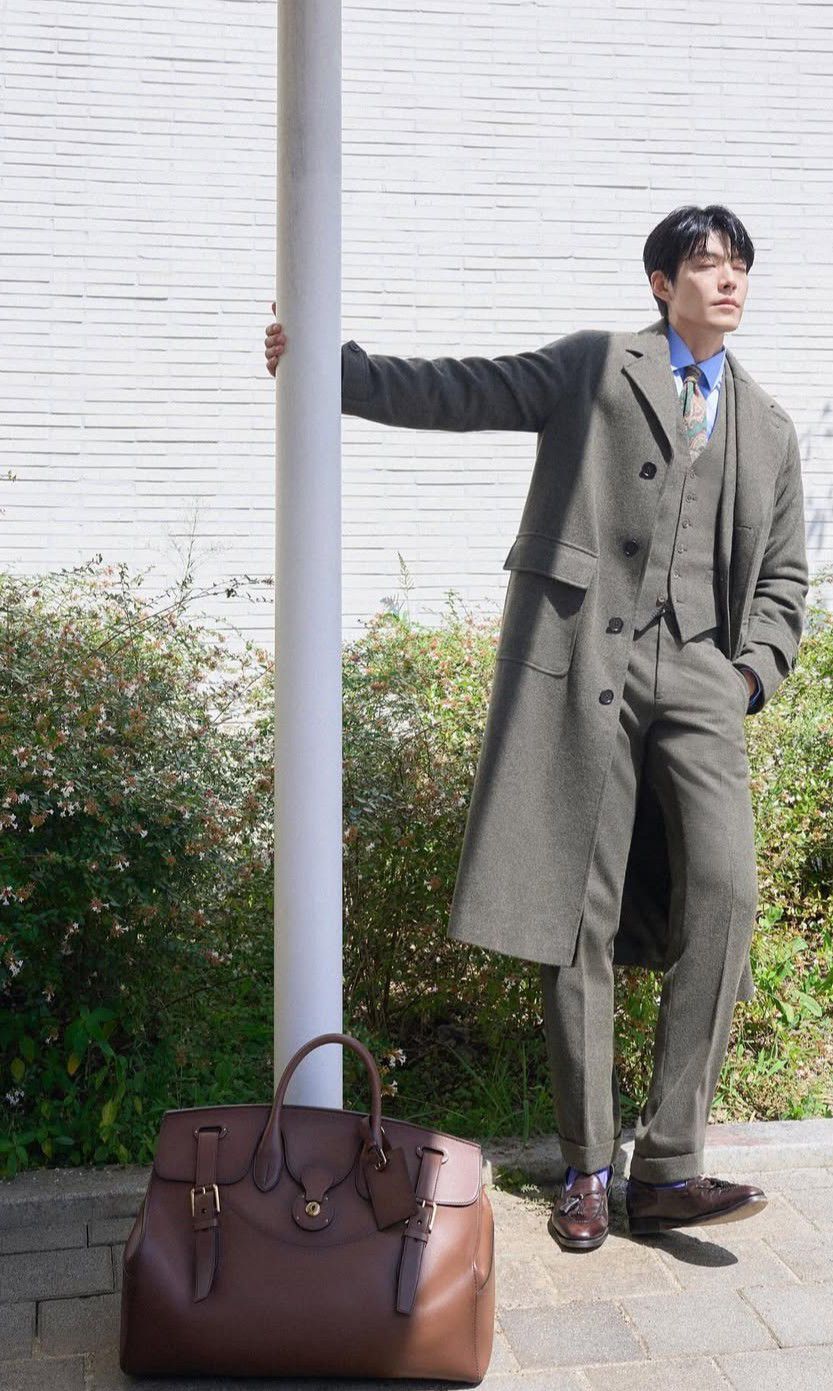 Today's popular wallpaper in Kim Woobin community