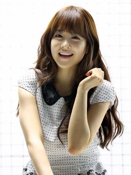 Behind-the-scenes cut of Park Boyoung