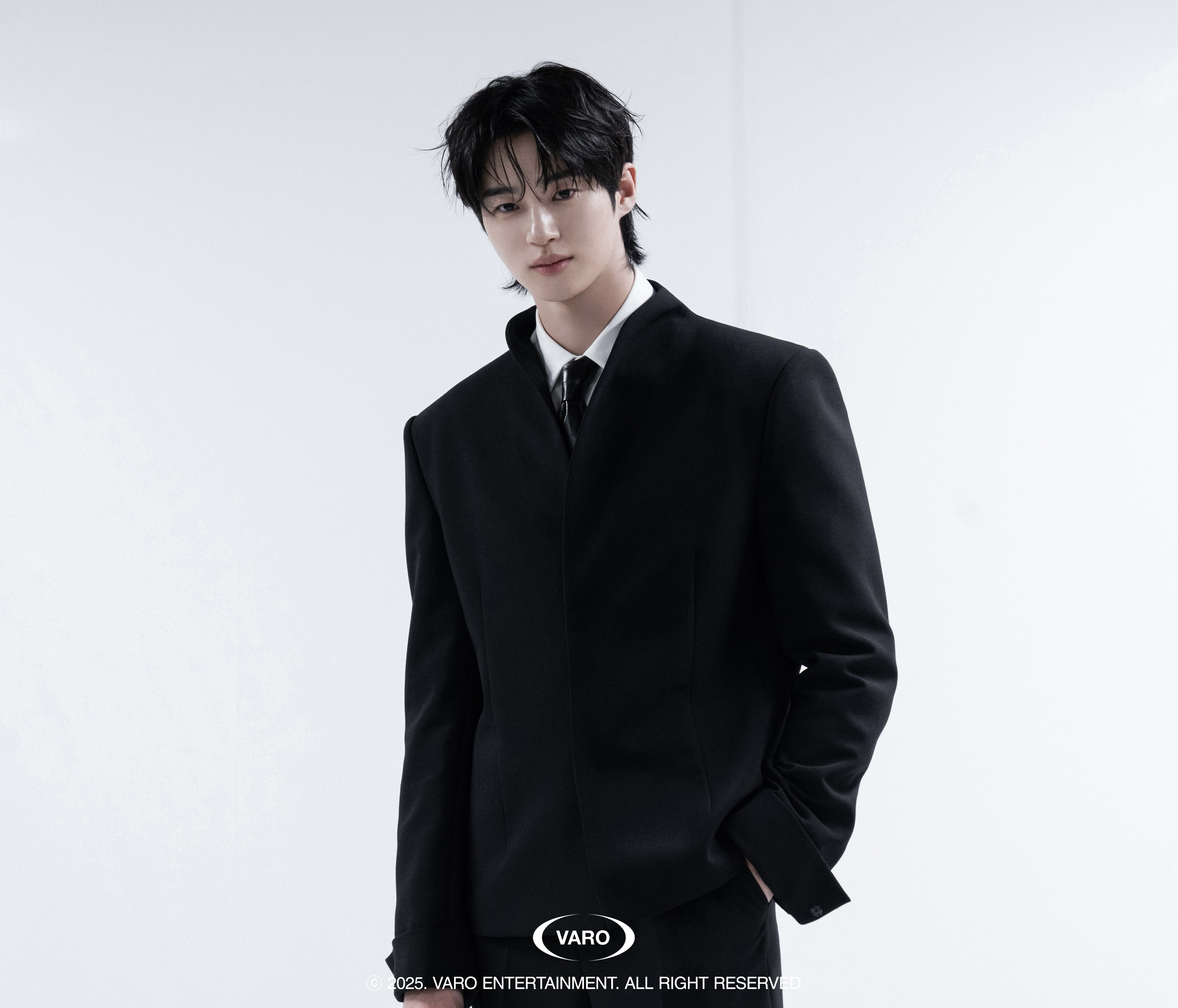 Behind-the-scenes cut of Byeon Wooseok