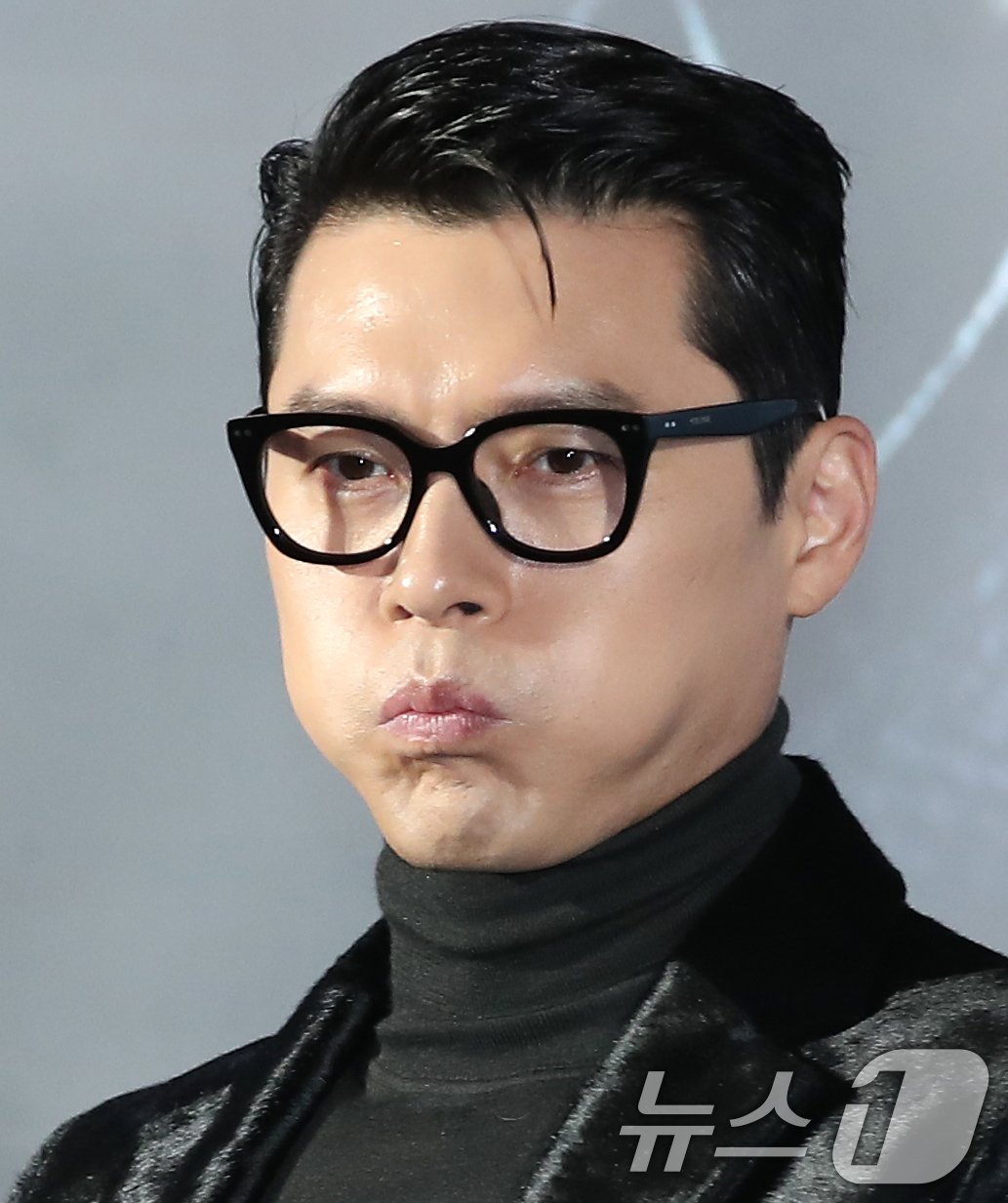 Behind-the-scenes cut of Hyun Bin