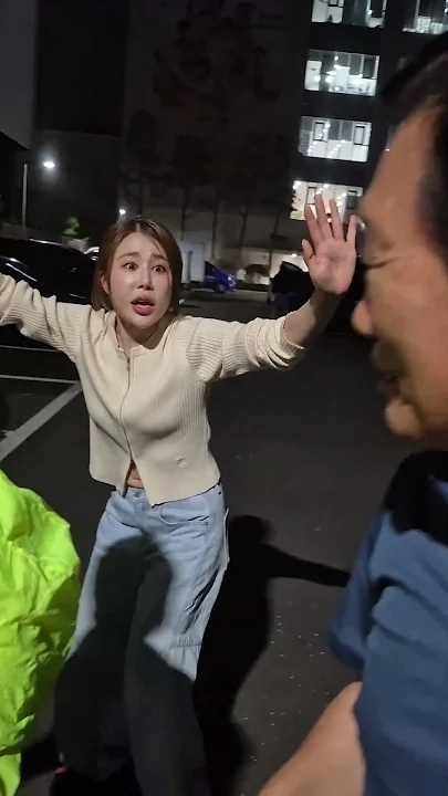 Emotional wallpaper shared by fans for Kim Soyou