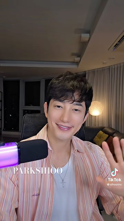 A moment captured by a fan of Park Sihoo