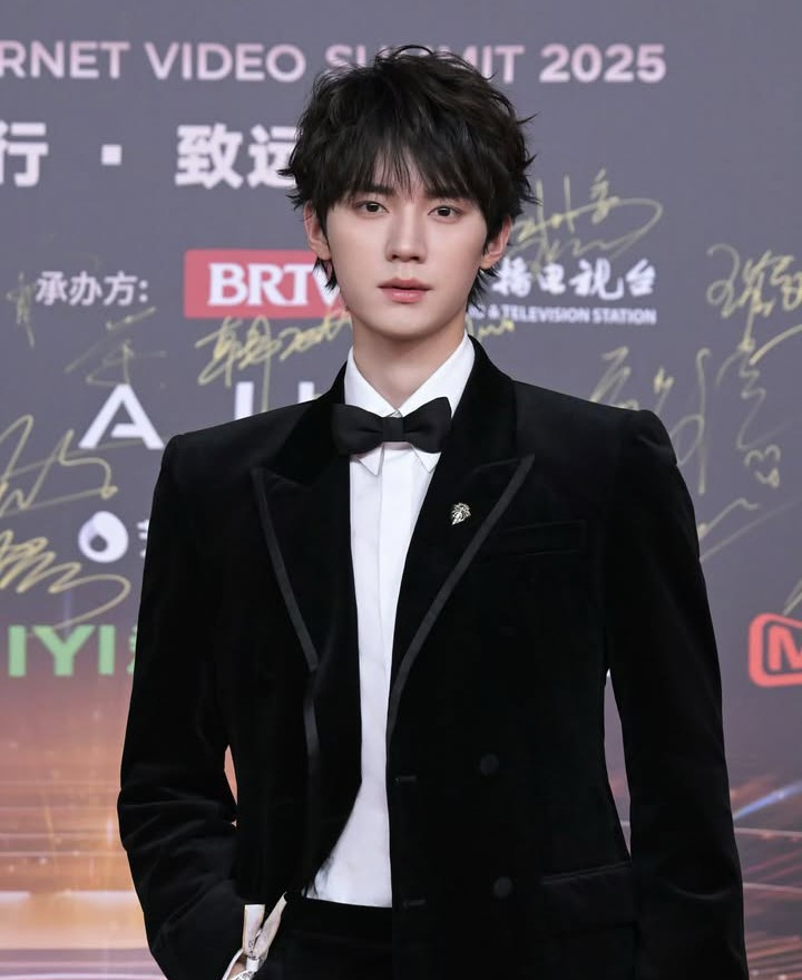 Behind-the-scenes cut of Zhou Yiran