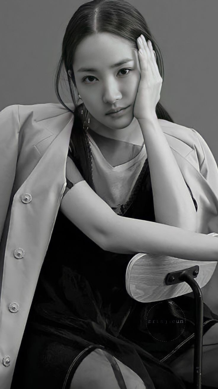 Behind-the-scenes cut of Park Minyoung