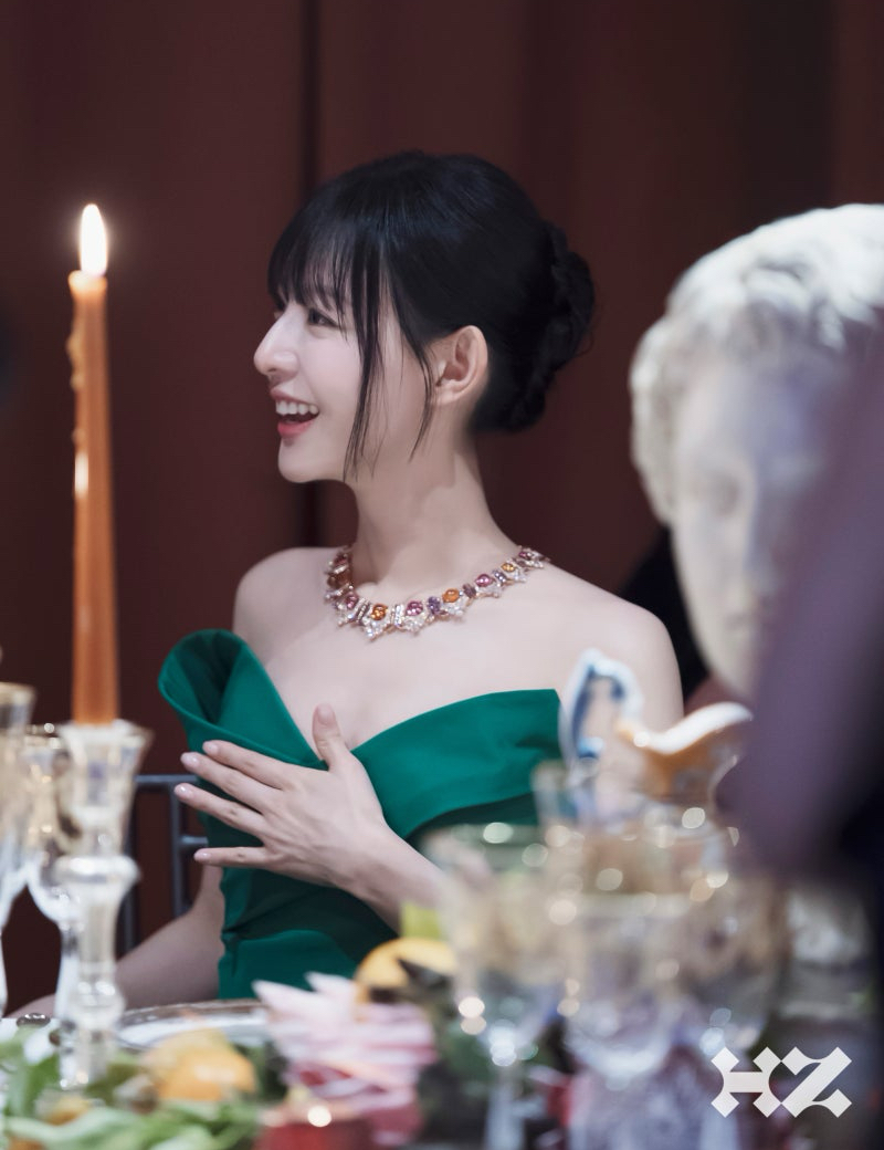 Behind-the-scenes cut of Kim Jiwon