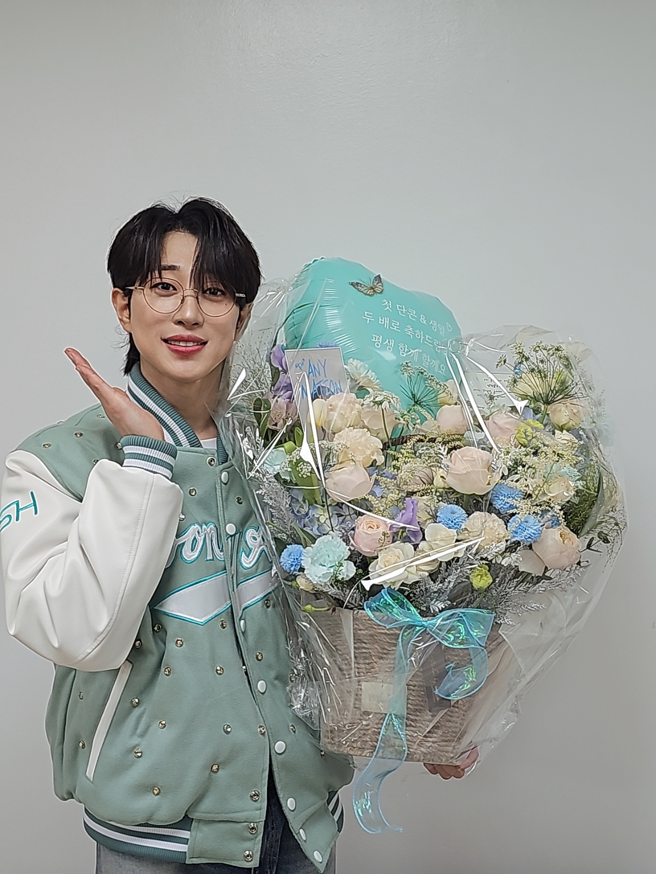 A moment captured by a fan of An Sunghoon