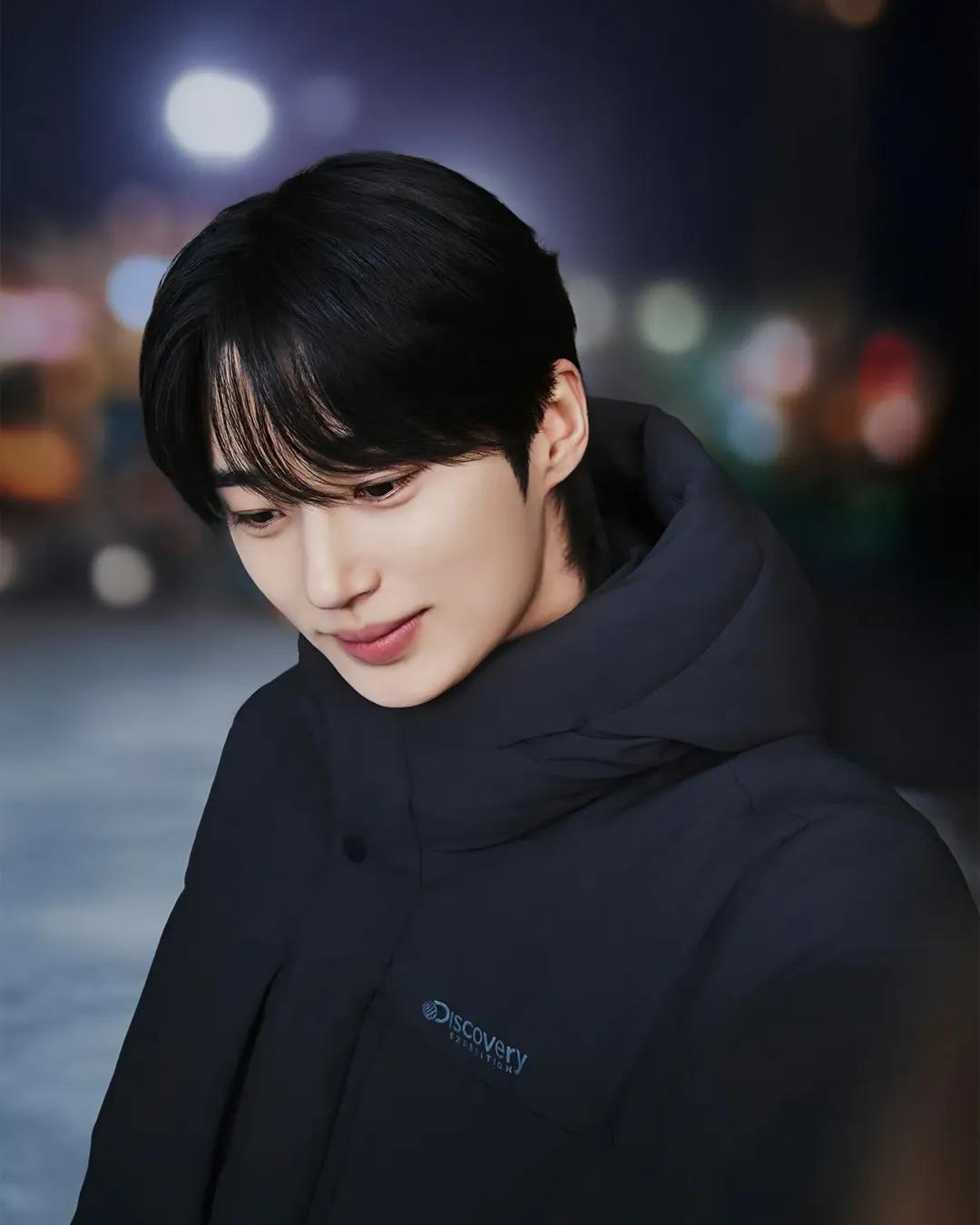 Recent activity shot of Byeon Wooseok