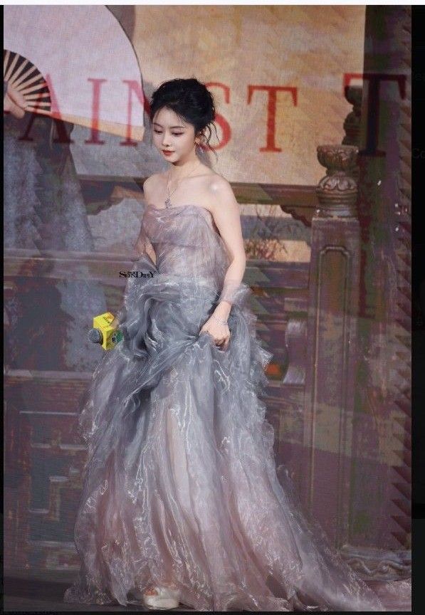 Behind-the-scenes cut of Tan Song Yun