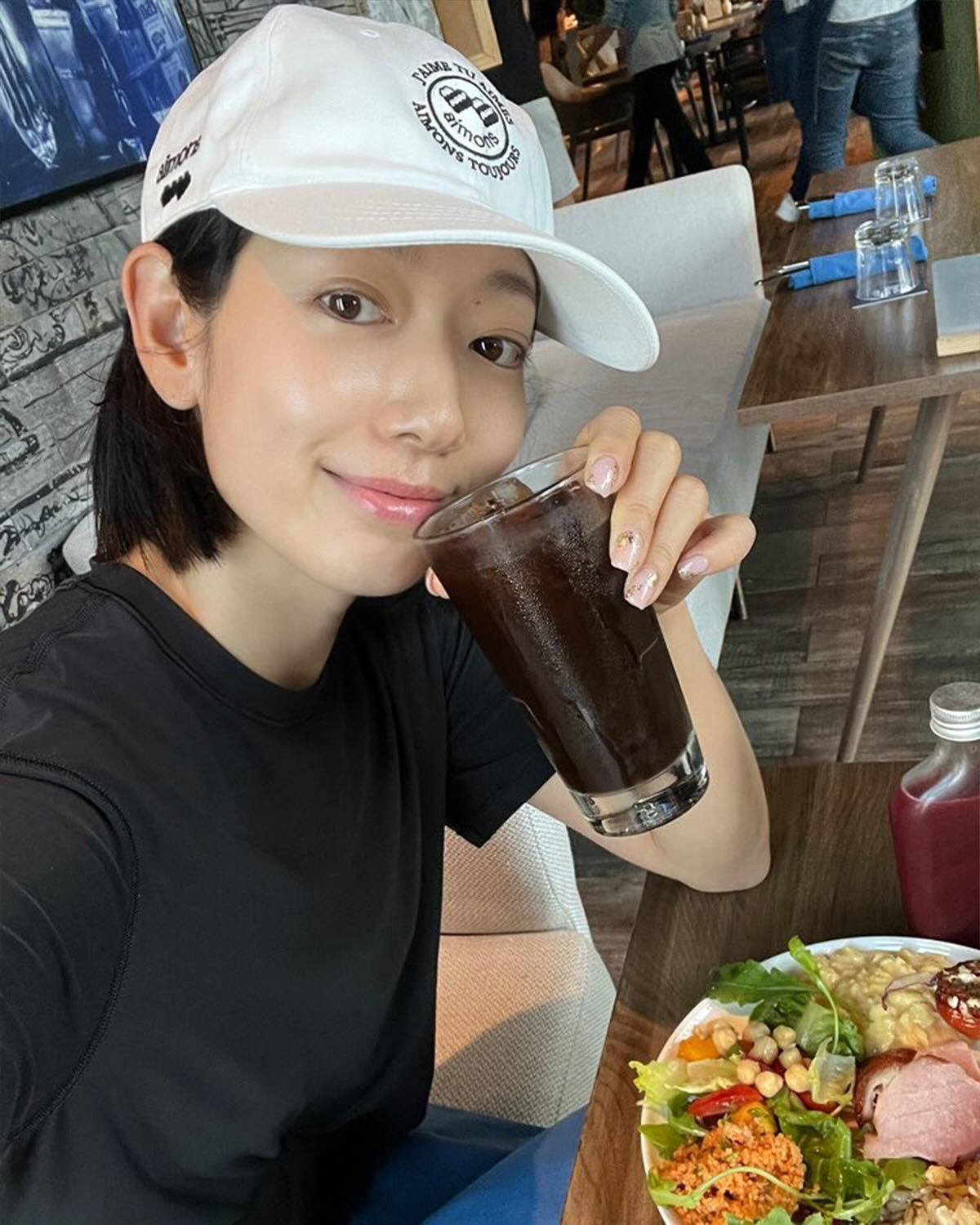A moment captured by a fan of Park Shinhye