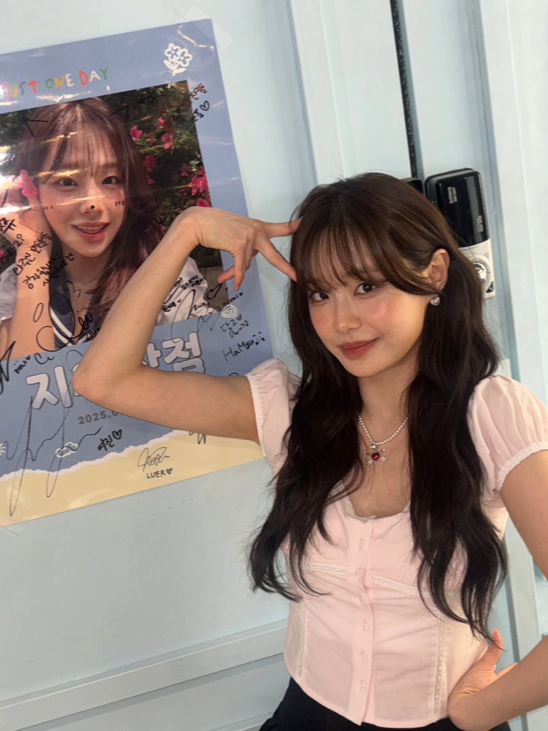Behind-the-scenes cut of Chuu