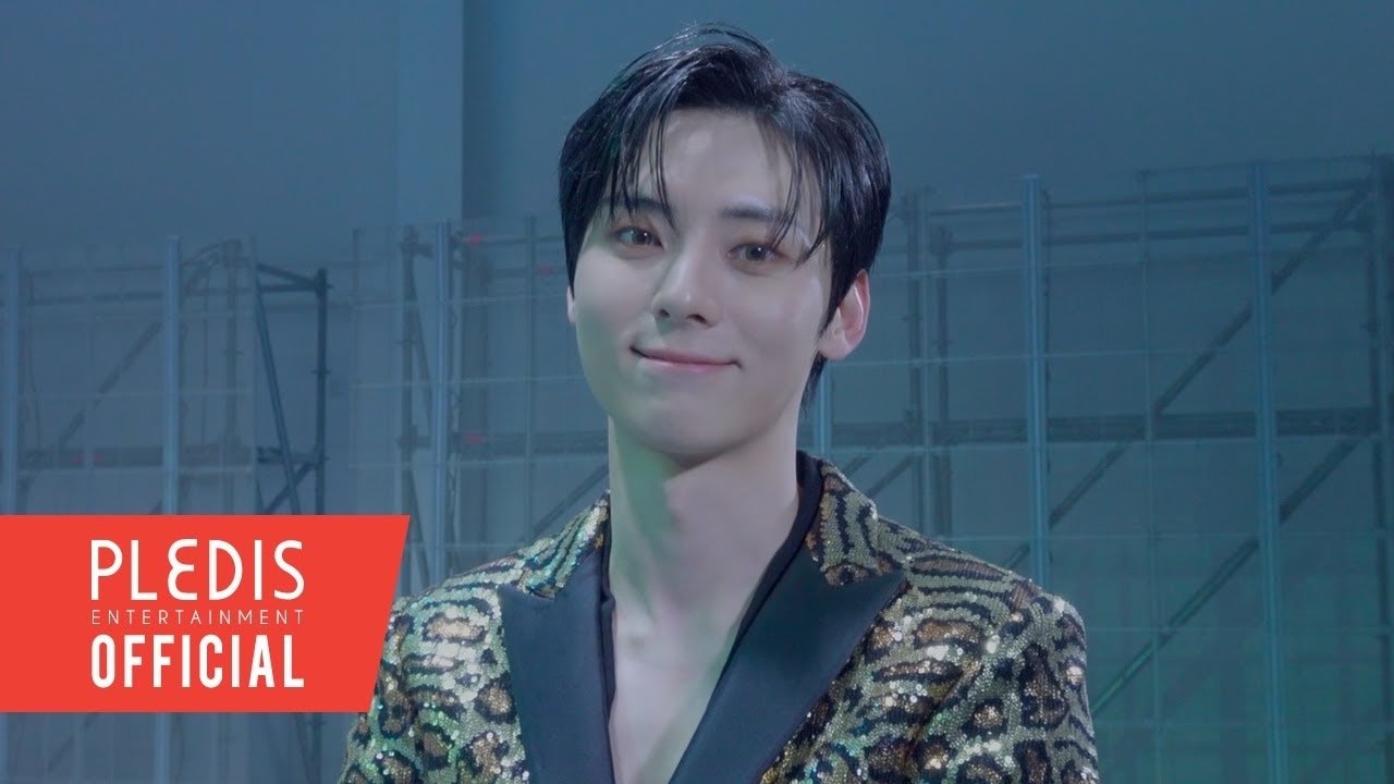 A moment captured by a fan of Hwang Minhyun