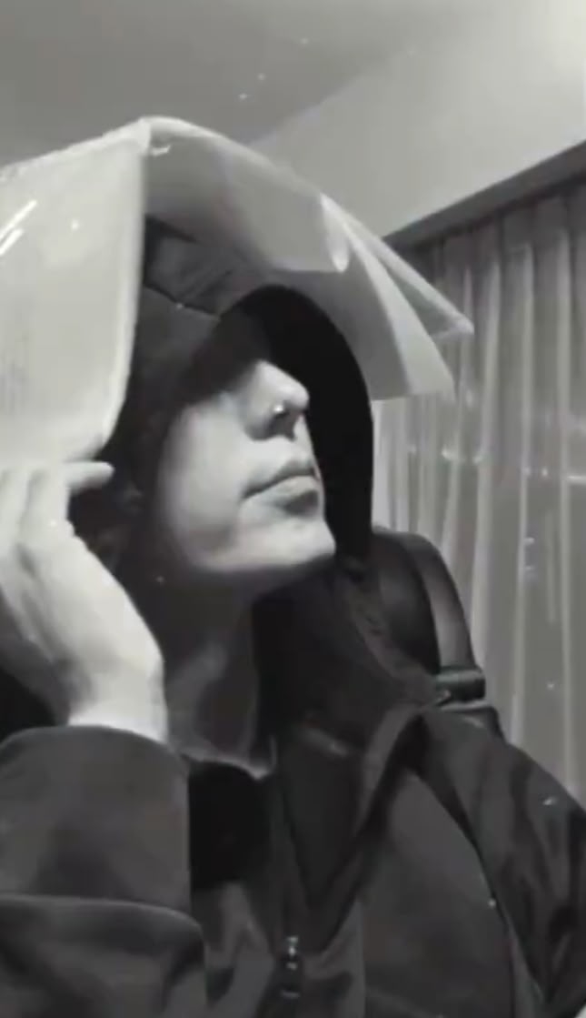 Behind-the-scenes cut of Lee Joongi