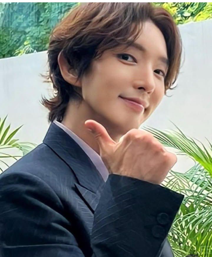 A moment captured by a fan of Lee Joongi