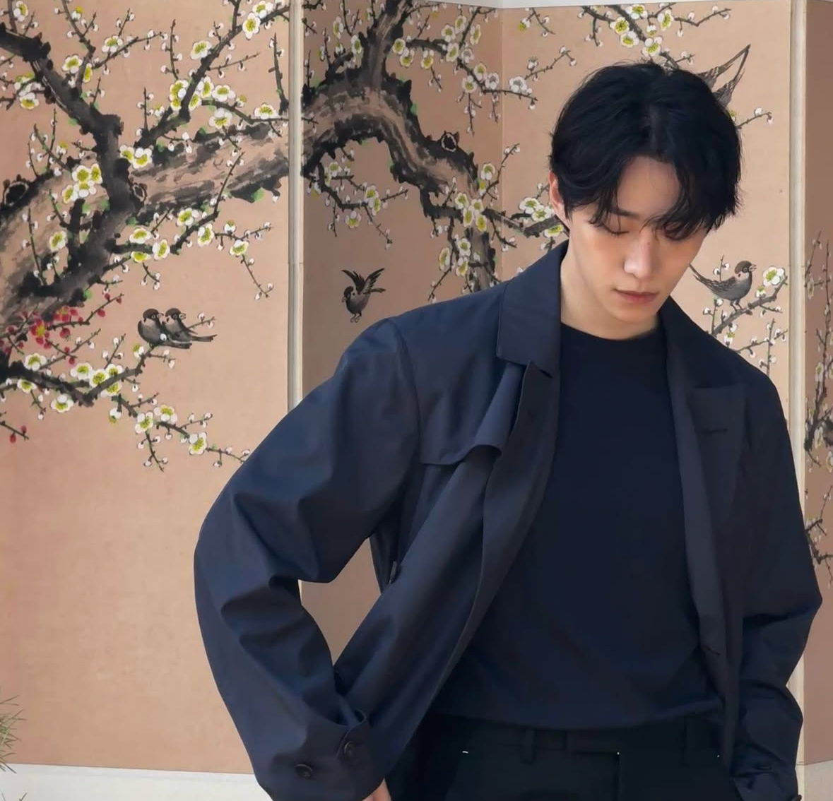 Behind-the-scenes cut of Lee Junho