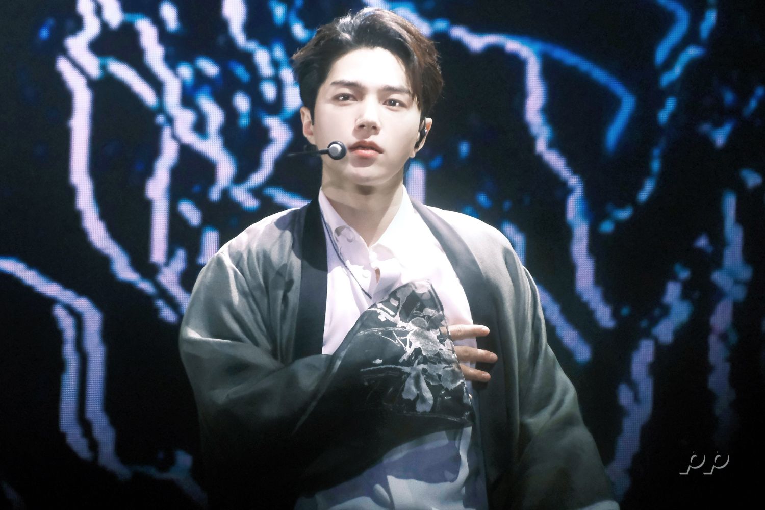 Latest photo of Kim Myungsoo (L)