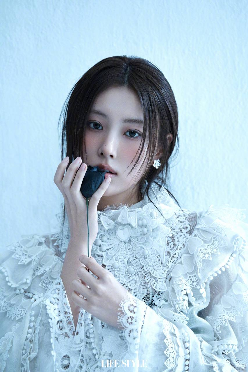 粉絲拍下的Kang Hyewon瞬間