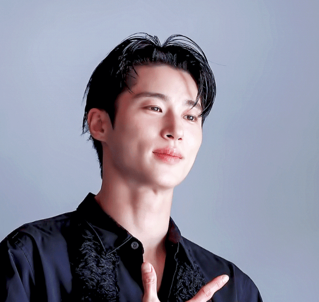 Latest photo of Byeon Wooseok