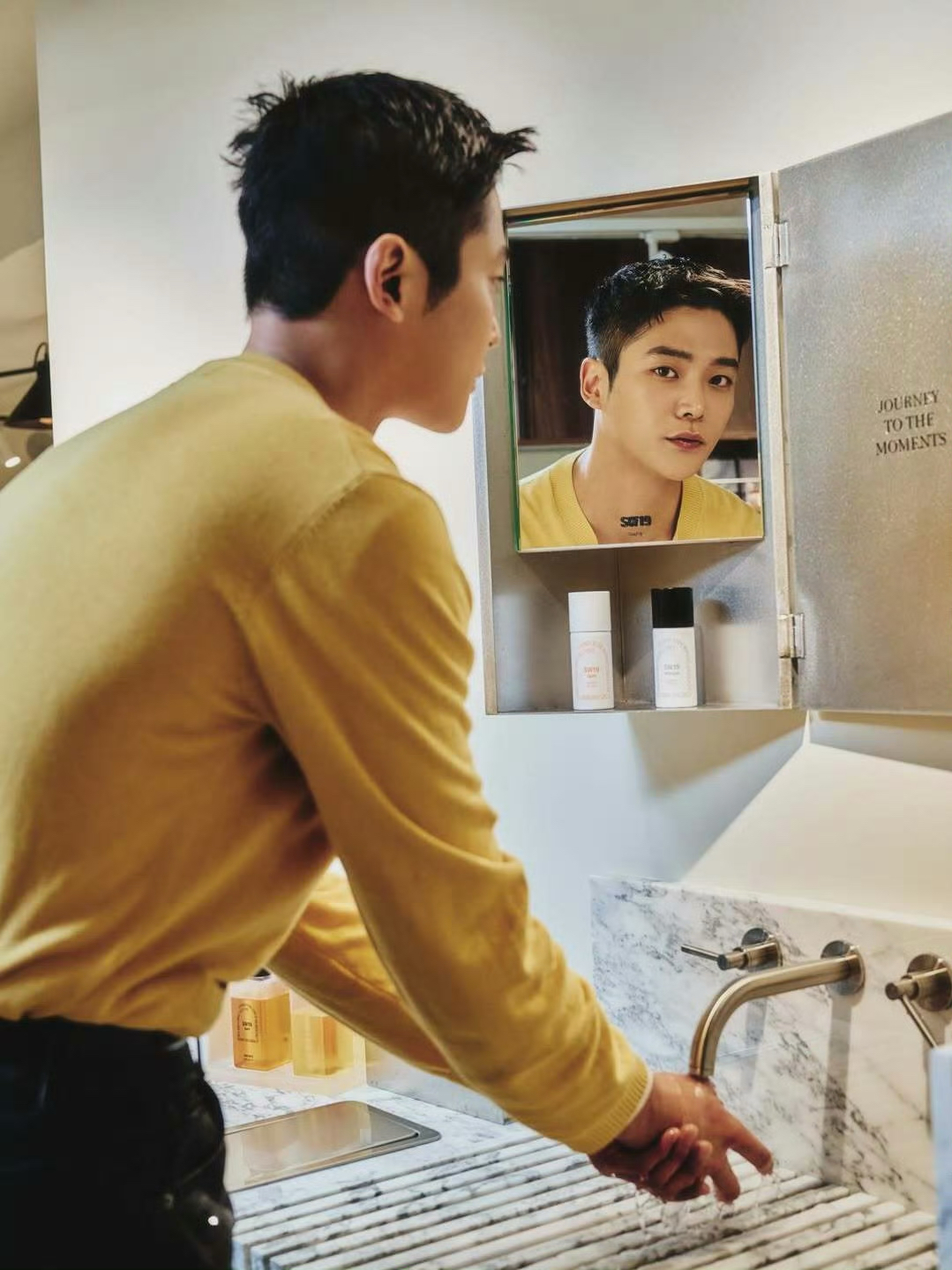 로운의 비하인드 컷