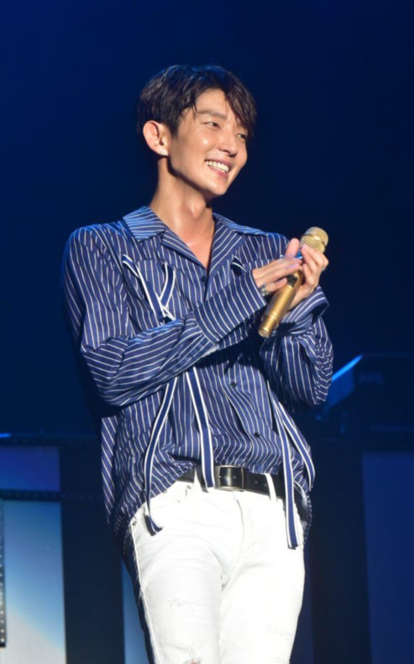 Behind-the-scenes cut of Lee Joongi