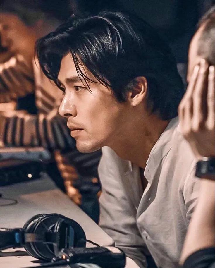 Cuplikan di balik layar dari Hyun Bin