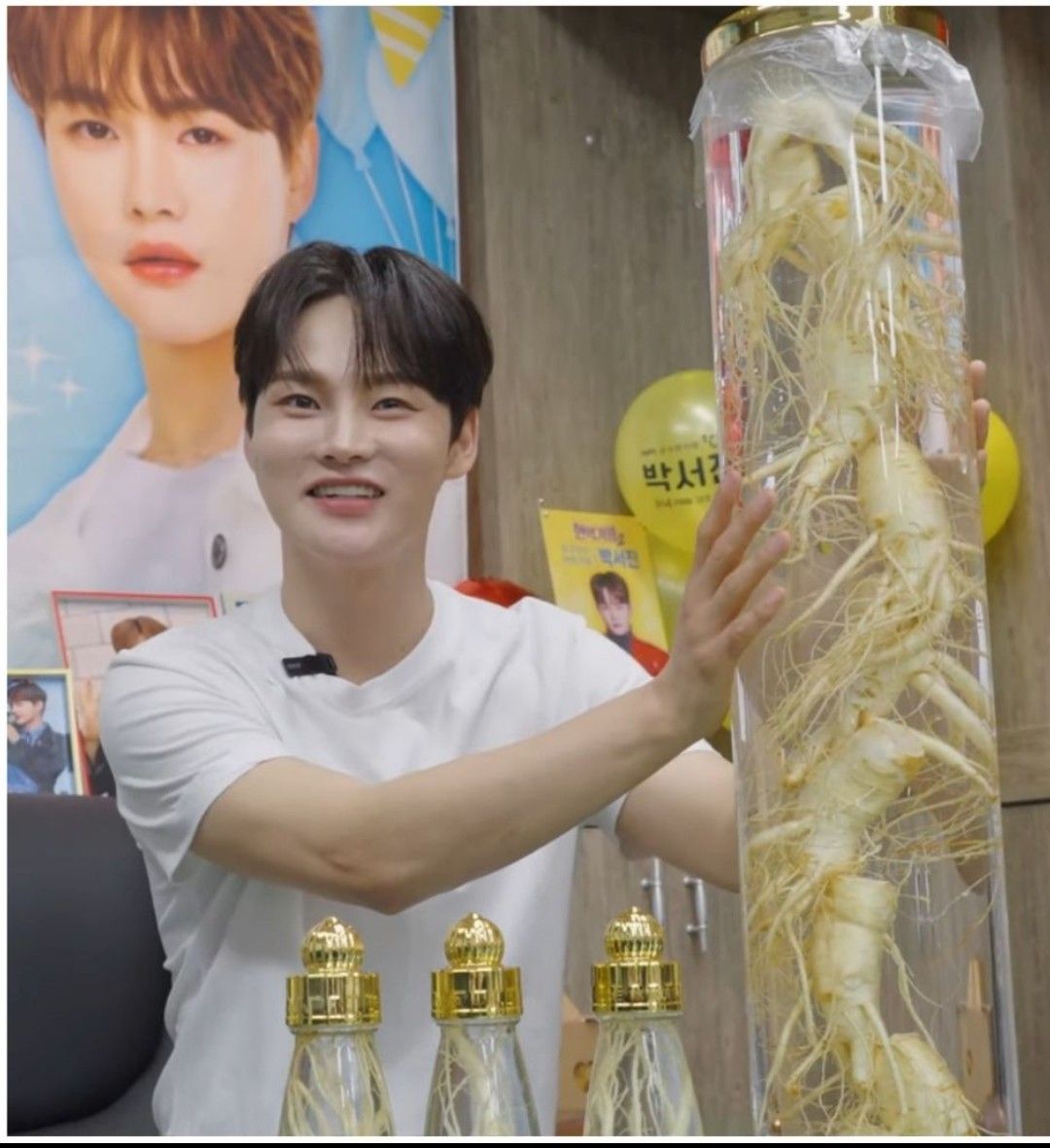 Behind-the-scenes cut of Park Seojin