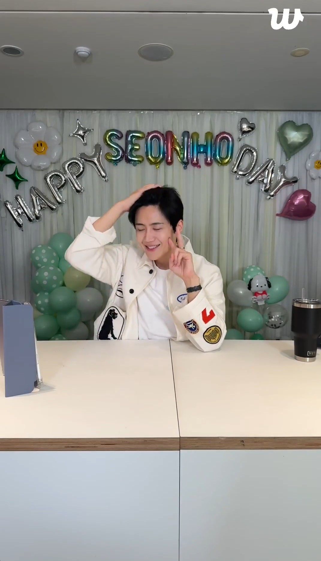 Behind-the-scenes cut of Kim Seonho