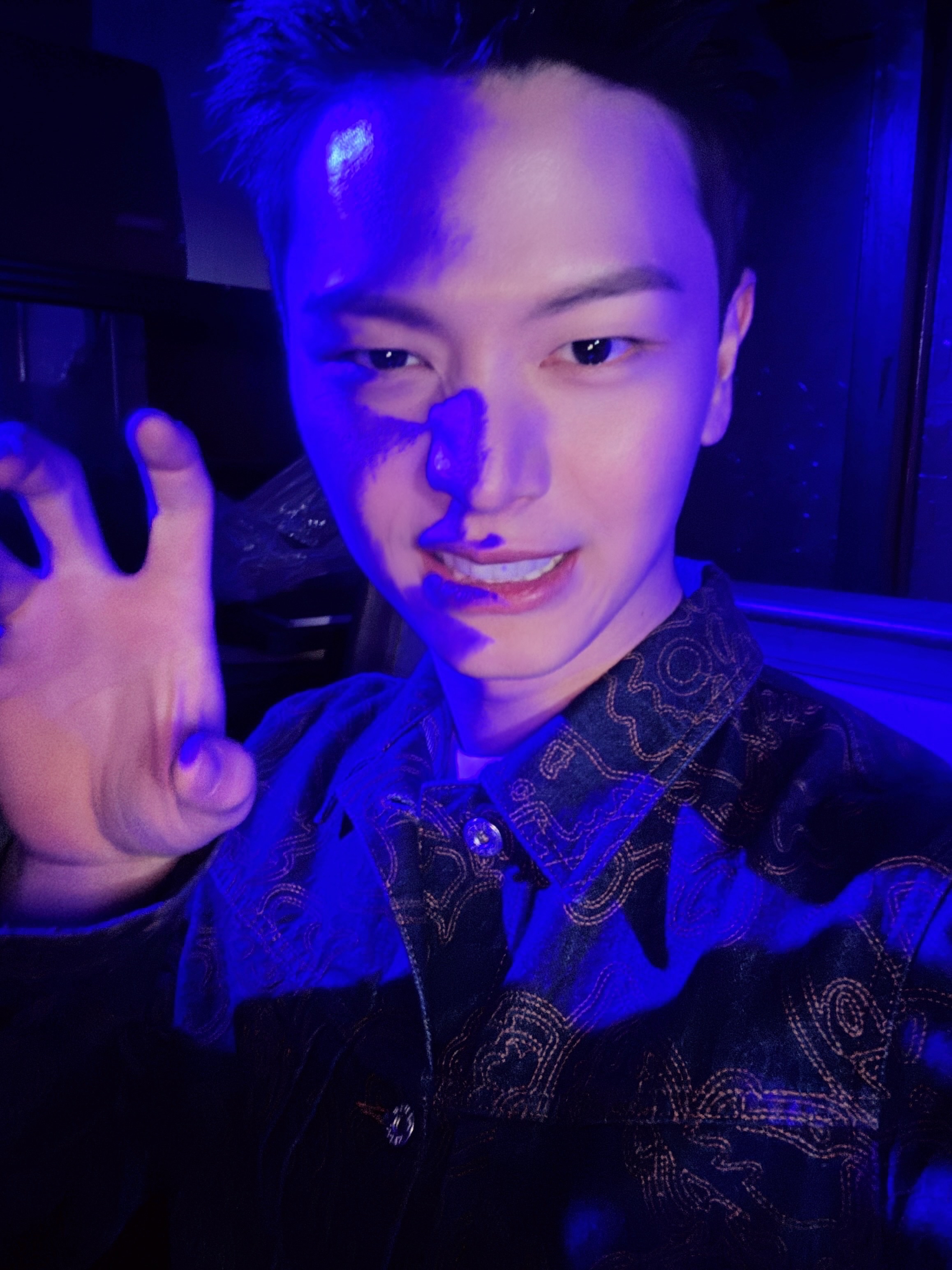 A moment captured by a fan of Yook Sungjae
