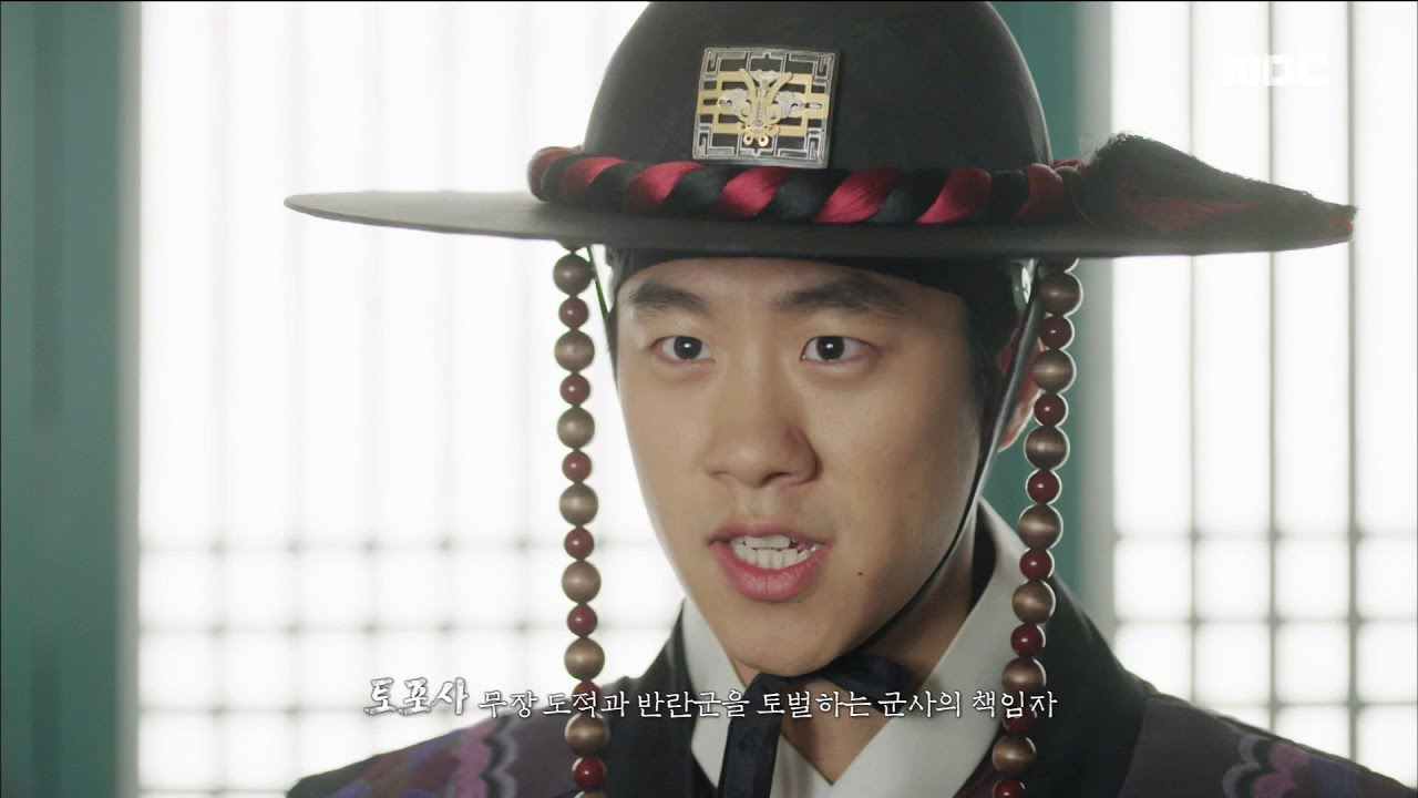 A moment captured by a fan of Yoon Kyunsang