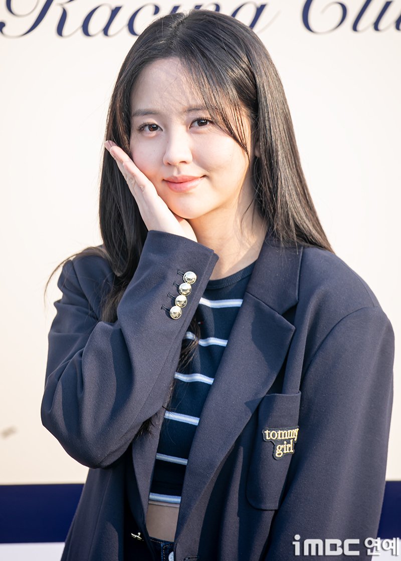 粉絲拍下的金所泫瞬間