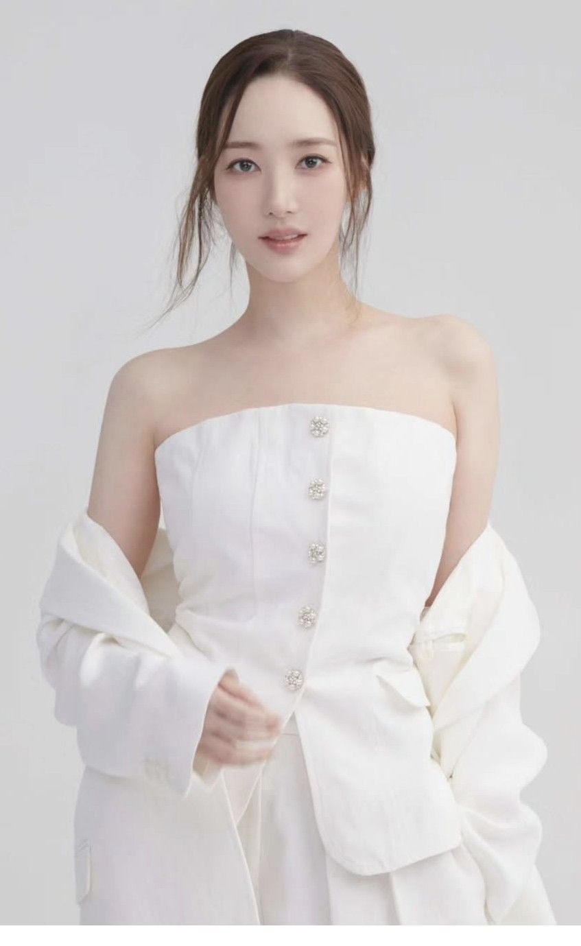 Recent activity shot of Park Minyoung