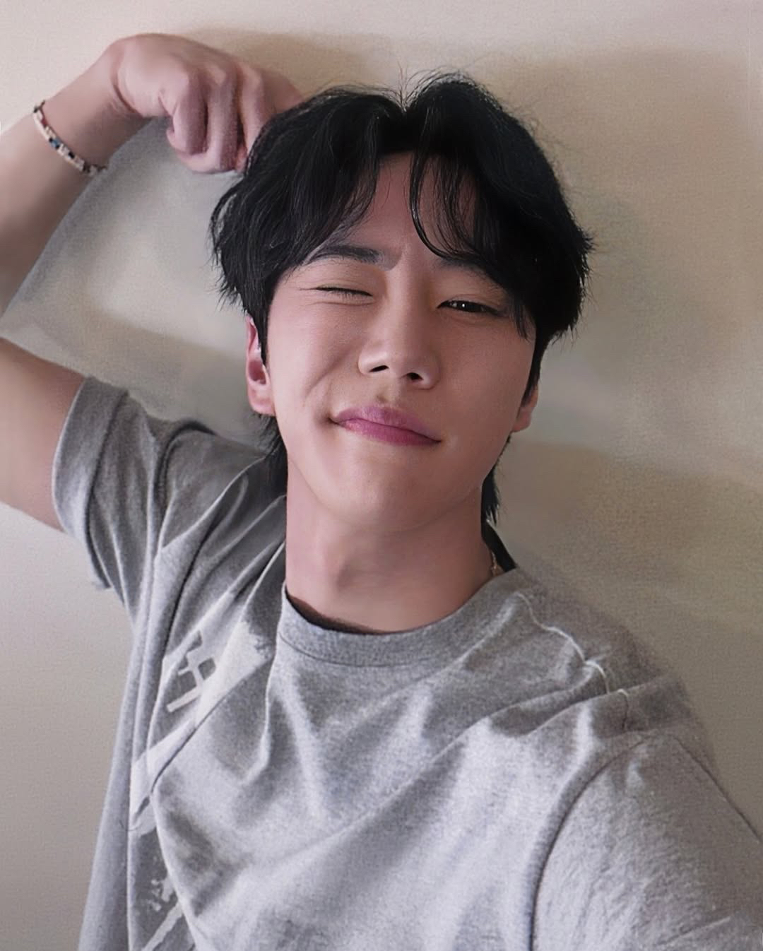 Behind-the-scenes cut of Lee Junyoung