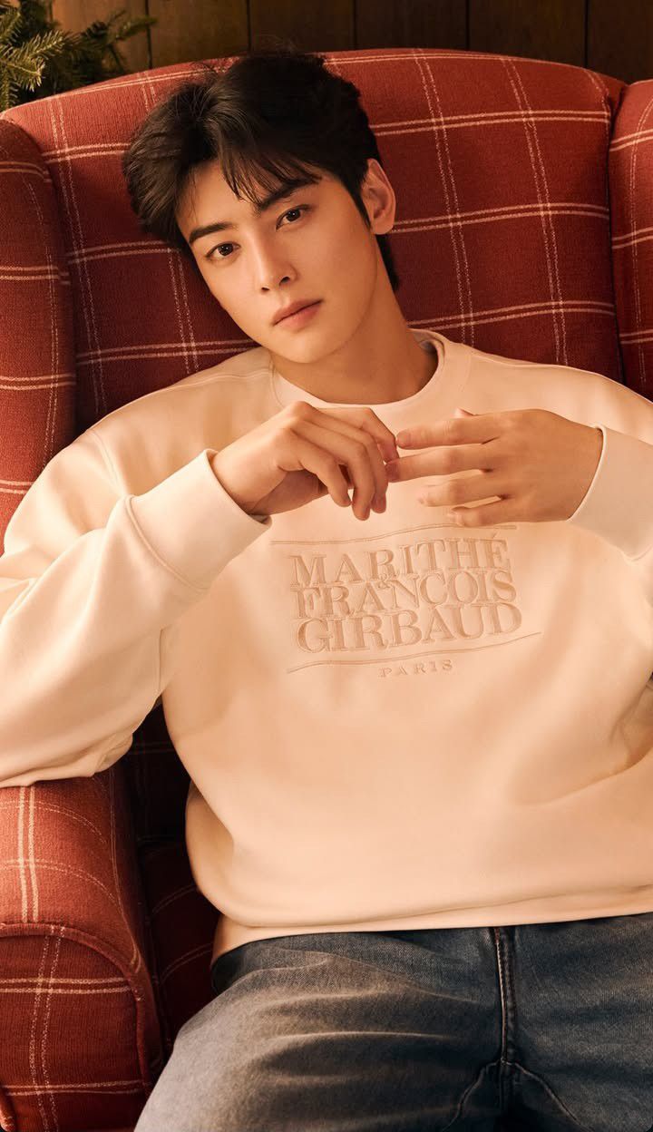 Behind-the-scenes cut of Cha Eunwoo